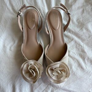 Bandolino Beige Floral Slingback kitten heels